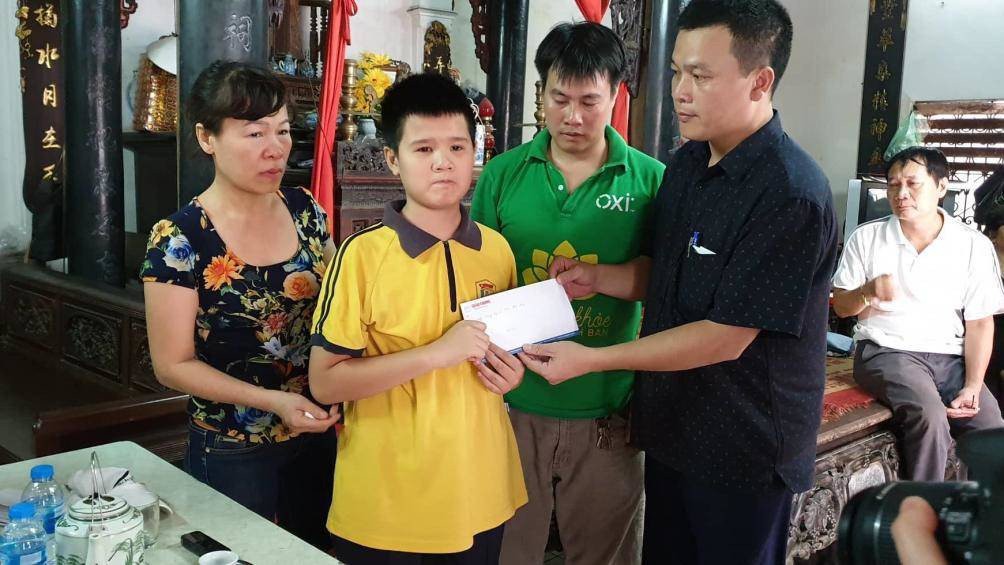 Bị xe điên đâm tử vong, nữ lao công để lại hai con nhỏ trong nghèo khó - Ảnh 1.