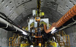 Metro Sài Gòn dừng thi công hơn 2 tuần vì xây khách sạn gây sụt lún