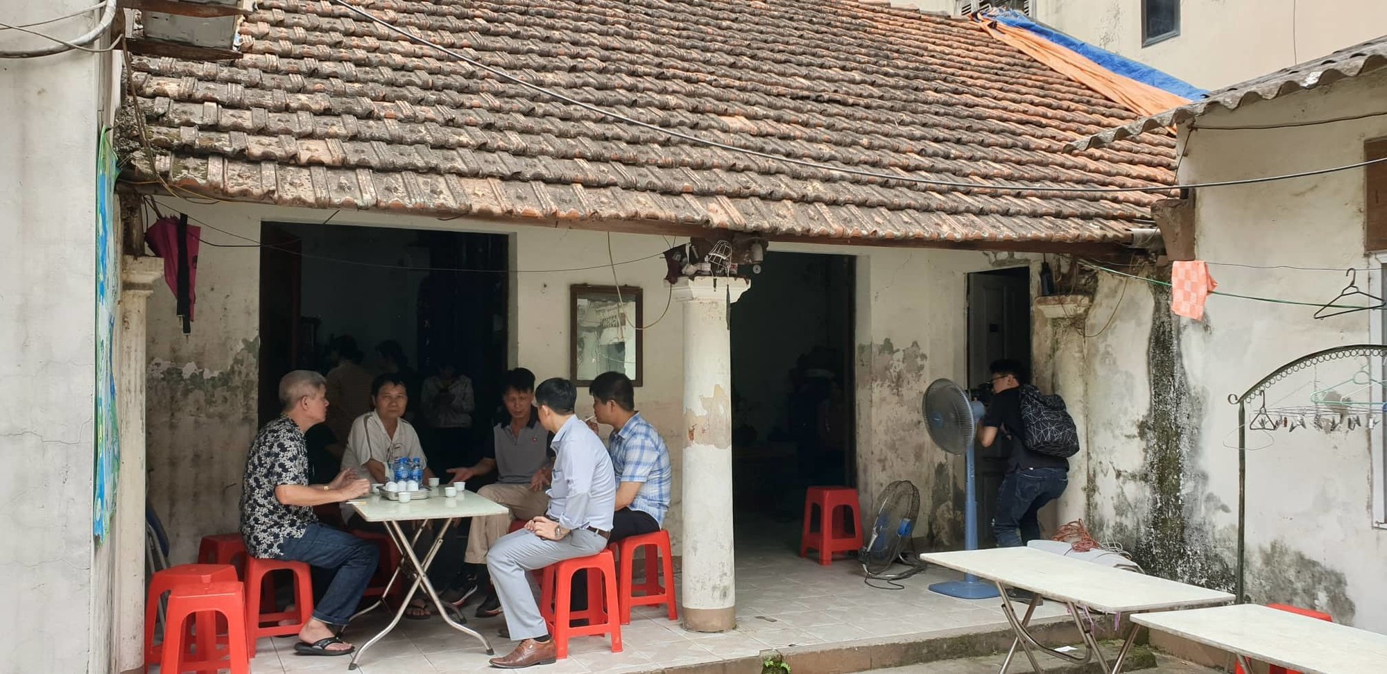 Bị xe điên đâm tử vong, nữ lao công để lại hai con nhỏ trong nghèo khó - Ảnh 3.