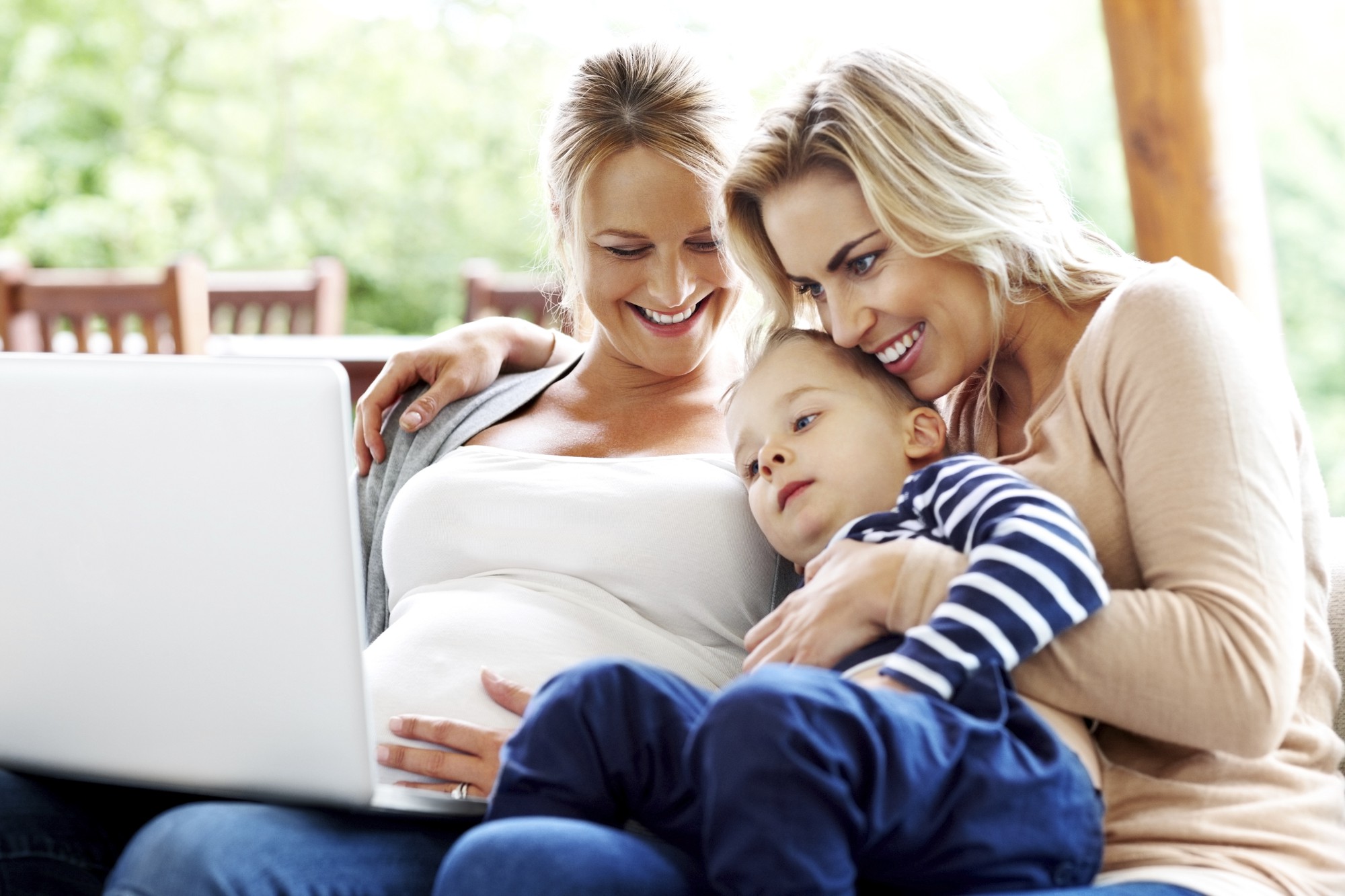 5 việc nên chuẩn bị trước khi các cặp LGBT về chung một nhà - Ảnh 1.