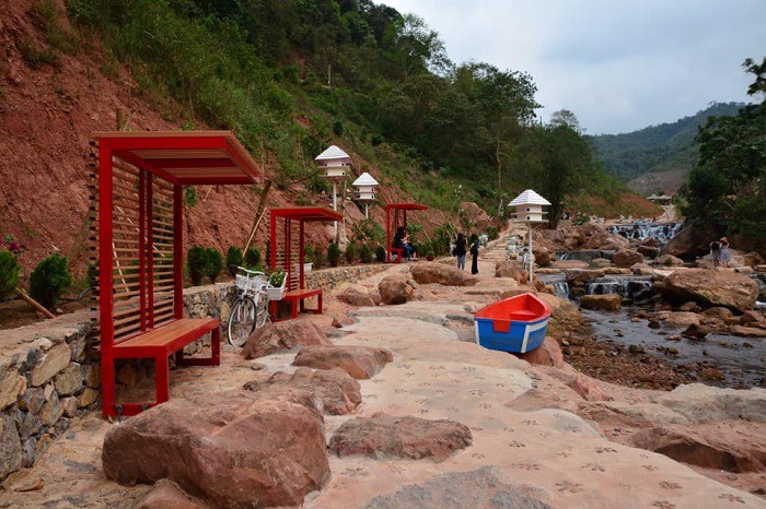 Có gì thú vị ở cầu kính trong suốt Mộc Châu khiến giới trẻ đứng ngồi không yên trong dịp lễ 30/4 - Ảnh 6. Có gì thú vị ở cầu kính trong suốt Mộc Châu khiến giới trẻ đứng ngồi không yên trong dịp lễ 30/4 - Ảnh 6.