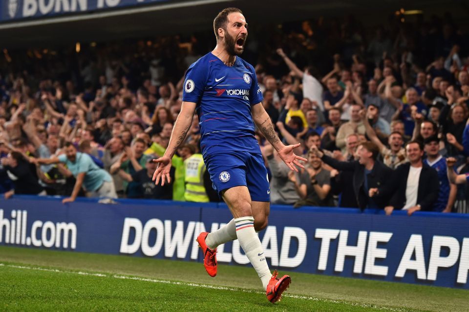 Ghi siêu phẩm, Higuain vẫn nổi điên khi bị thay ra - Ảnh 2. Ghi siêu phẩm, Higuain vẫn nổi điên khi bị thay ra - Ảnh 2.