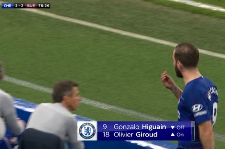 Ghi siêu phẩm, Higuain vẫn nổi điên khi bị thay ra - Ảnh 3.