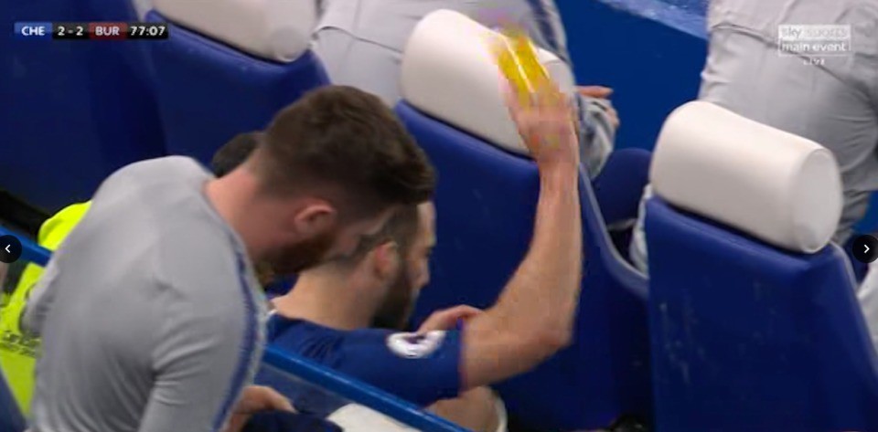 Ghi siêu phẩm, Higuain vẫn nổi điên khi bị thay ra - Ảnh 4.