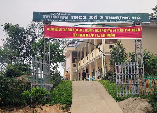 Vụ nữ sinh lớp 8 mang thai: Thầy giáo quan hệ với nữ sinh ngay tại phòng giáo viên - Ảnh 1. Vụ nữ sinh lớp 8 mang thai: Thầy giáo quan hệ với nữ sinh ngay tại phòng giáo viên - Ảnh 1.