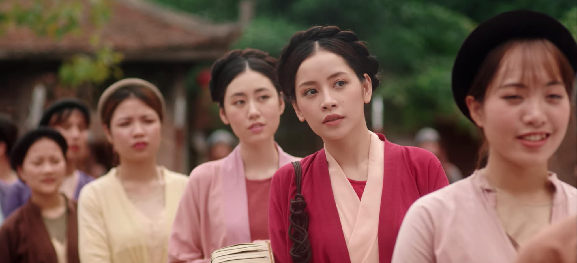 Chi Pu ra mắt MV Anh ơi ở lại, xóa tan mọi nghi ngờ về khả năng ca hát - Ảnh 4. Chi Pu ra mắt MV Anh ơi ở lại, xóa tan mọi nghi ngờ về khả năng ca hát - Ảnh 4.
