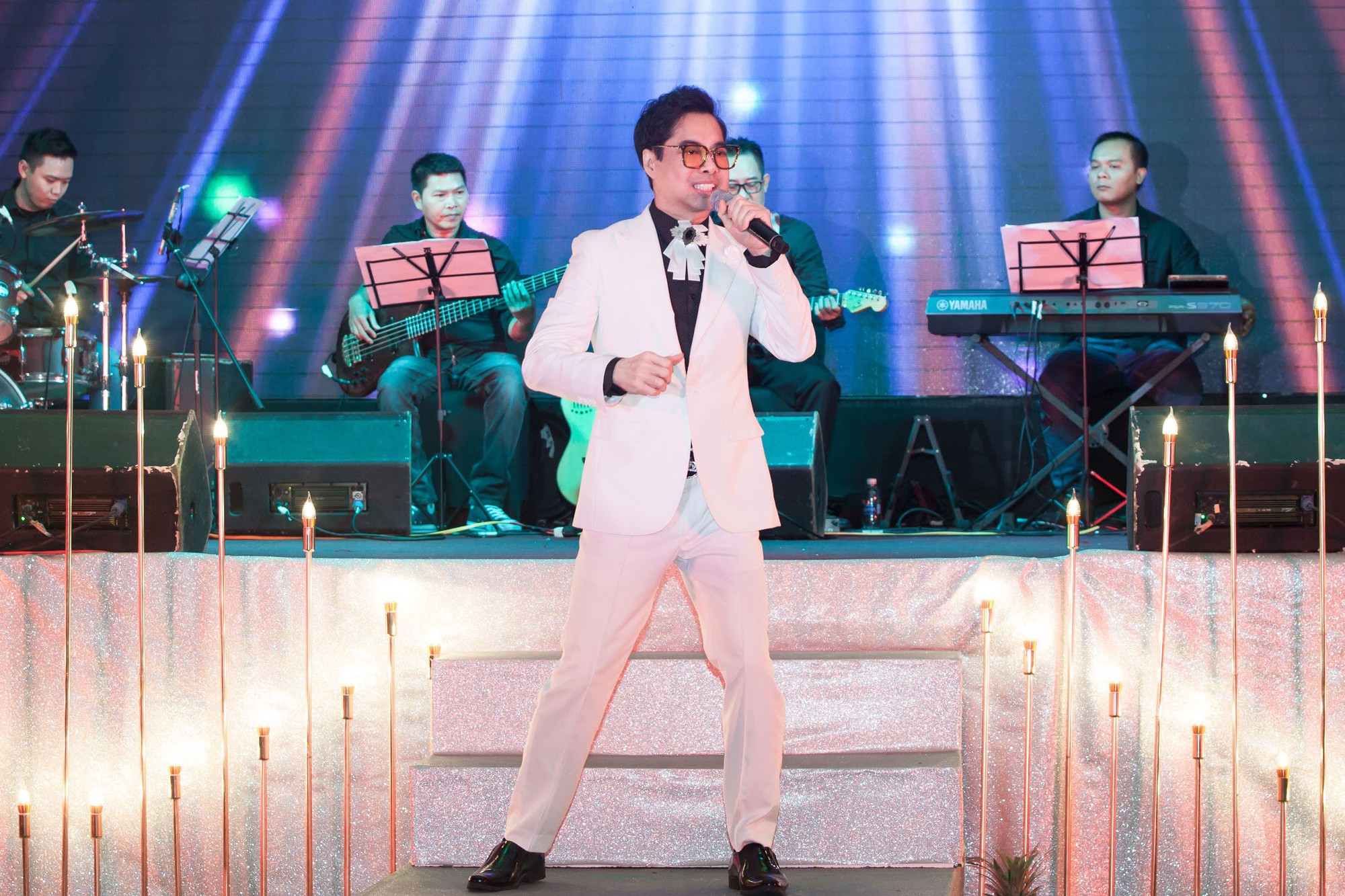 Bầu show tiết lộ điều khoản về cát-sê khủng nếu muốn mời Ngọc Sơn diễn - Ảnh 1. Bầu show tiết lộ điều khoản về cát-sê khủng nếu muốn mời Ngọc Sơn diễn - Ảnh 1.