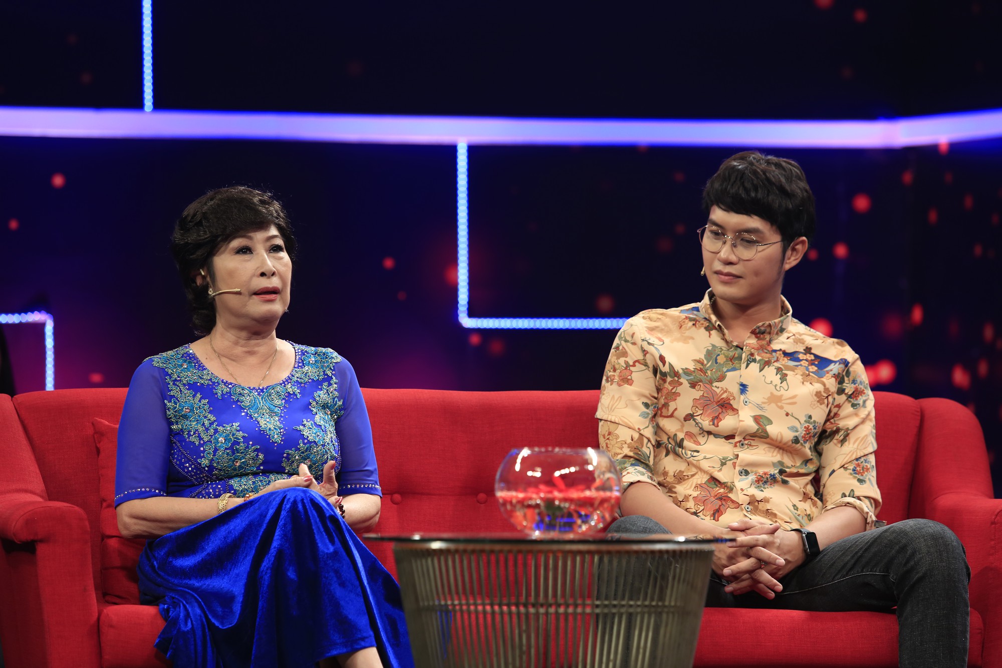 Diễn viên Kim Phương rớt nước mắt kể chuyện nén nỗi đau chồng con mất để tiếp tục diễn hài kịch - Ảnh 2. Diễn viên Kim Phương rớt nước mắt kể chuyện nén nỗi đau chồng con mất để tiếp tục diễn hài kịch - Ảnh 2.