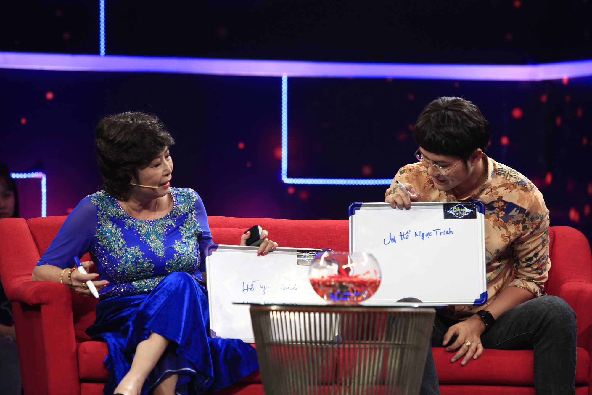 Diễn viên Kim Phương rớt nước mắt kể chuyện nén nỗi đau chồng con mất để tiếp tục diễn hài kịch - Ảnh 3. Diễn viên Kim Phương rớt nước mắt kể chuyện nén nỗi đau chồng con mất để tiếp tục diễn hài kịch - Ảnh 3.