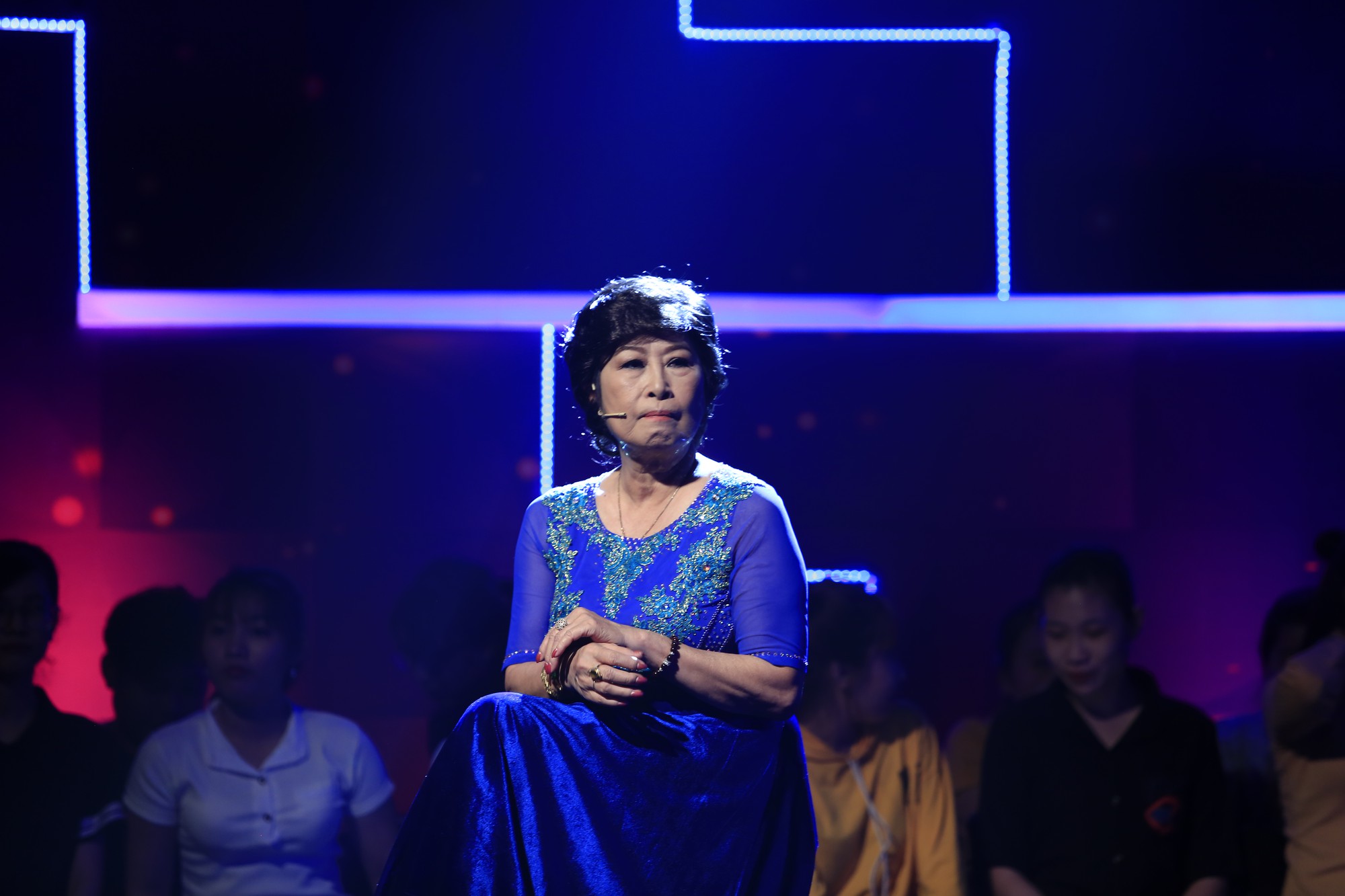 Diễn viên Kim Phương rớt nước mắt kể chuyện nén nỗi đau chồng con mất để tiếp tục diễn hài kịch - Ảnh 1. Diễn viên Kim Phương rớt nước mắt kể chuyện nén nỗi đau chồng con mất để tiếp tục diễn hài kịch - Ảnh 1.