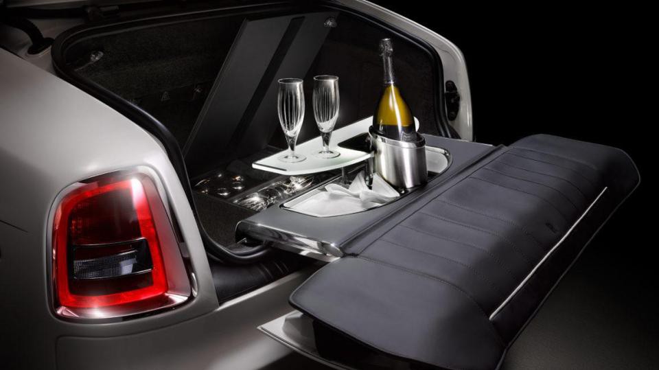 Những chiếc xe Rolls-Royce dành riêng cho giới siêu giàu - Ảnh 3. Những chiếc xe Rolls-Royce dành riêng cho giới siêu giàu - Ảnh 3.
