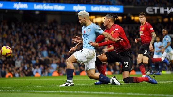 Klopp chế nhạo Man United trước trận derby với Man City - Ảnh 1. Klopp chế nhạo Man United trước trận derby với Man City - Ảnh 1.