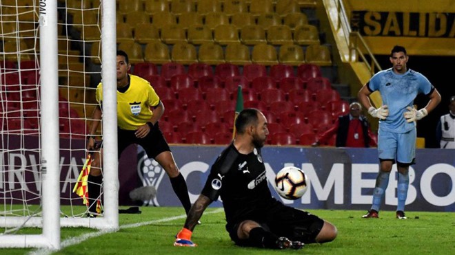 Cầu thủ bị đuổi khỏi CLB vì đá panenka dở tệ - Ảnh 1. Cầu thủ bị đuổi khỏi CLB vì đá panenka dở tệ - Ảnh 1.