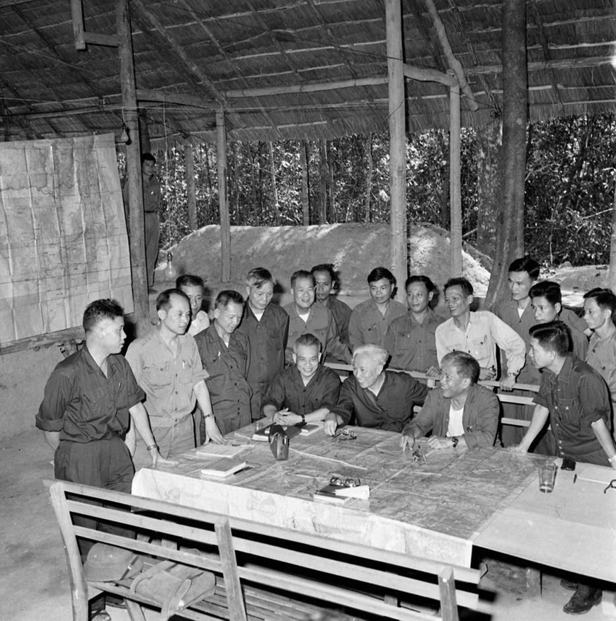 Hình ảnh về hoạt động đối nội của nguyên Chủ tịch nước Lê Đức Anh - Ảnh 1. Hình ảnh về hoạt động đối nội của nguyên Chủ tịch nước Lê Đức Anh - Ảnh 1.