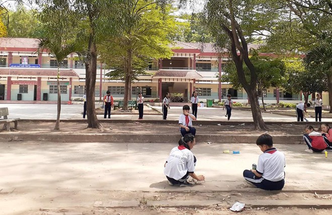 Cú sốc với giáo viên, bạn học 2 nạn nhân trong vụ thảm sát Bình Dương - Ảnh 1.