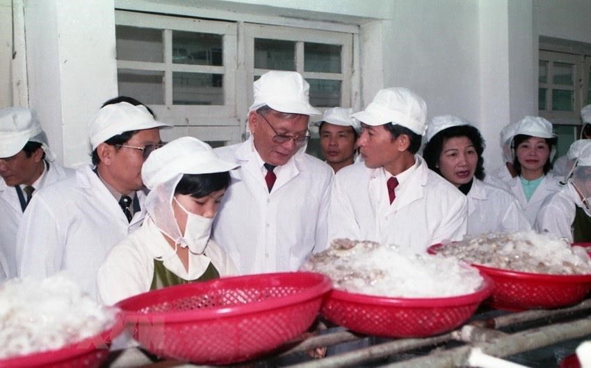 Hình ảnh về hoạt động đối nội của nguyên Chủ tịch nước Lê Đức Anh - Ảnh 17. Hình ảnh về hoạt động đối nội của nguyên Chủ tịch nước Lê Đức Anh - Ảnh 17.