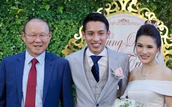 Thầy Park ân cần hỏi thăm trò cưng tại lễ cưới Đỗ Hùng Dũng