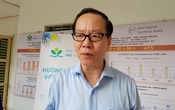 Hàng chục trẻ nhập viện vì viêm não, dấu hiệu cha mẹ dễ bỏ qua - Ảnh 2. Hàng chục trẻ nhập viện vì viêm não, dấu hiệu cha mẹ dễ bỏ qua - Ảnh 2.