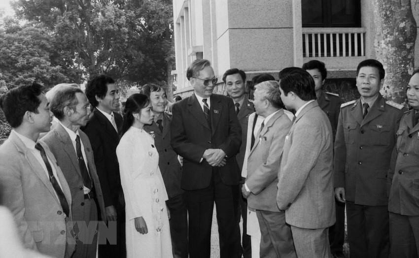 Hình ảnh về hoạt động đối nội của nguyên Chủ tịch nước Lê Đức Anh - Ảnh 5. Hình ảnh về hoạt động đối nội của nguyên Chủ tịch nước Lê Đức Anh - Ảnh 5.