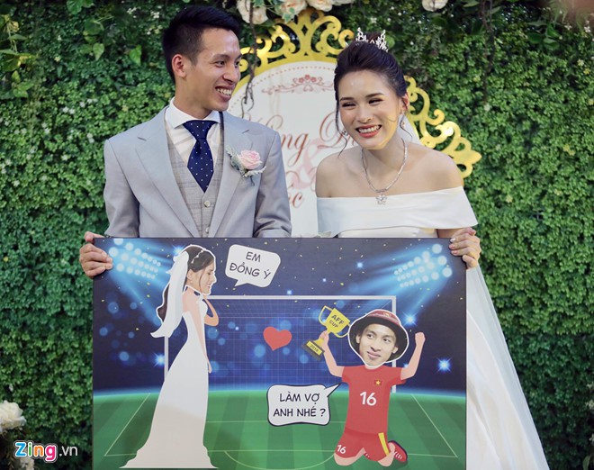 Thầy Park ân cần hỏi thăm trò cưng tại lễ cưới Đỗ Hùng Dũng - Ảnh 7.