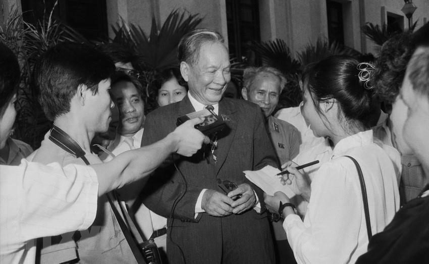 Hình ảnh về hoạt động đối nội của nguyên Chủ tịch nước Lê Đức Anh - Ảnh 8. Hình ảnh về hoạt động đối nội của nguyên Chủ tịch nước Lê Đức Anh - Ảnh 8.