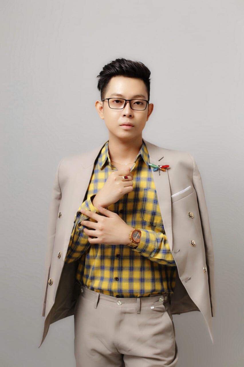 Ca sĩ 9X tung MV bolero đam mĩ, mong khán giả có cái nhìn cởi mở hơn về cộng đồng LGBT - Ảnh 2. Ca sĩ 9X tung MV bolero đam mĩ, mong khán giả có cái nhìn cởi mở hơn về cộng đồng LGBT - Ảnh 2.