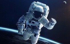Clip tập đi như đứa trẻ 1 tuổi sau khi 'xuyên vụ trụ về trái đất' của phi hành gia NASA