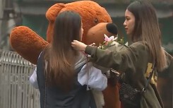 Kĩ năng sống: Gái 'thẳng' được bạn nữ tỏ tình sau 3 năm thân thiết và cái kết bất ngờ