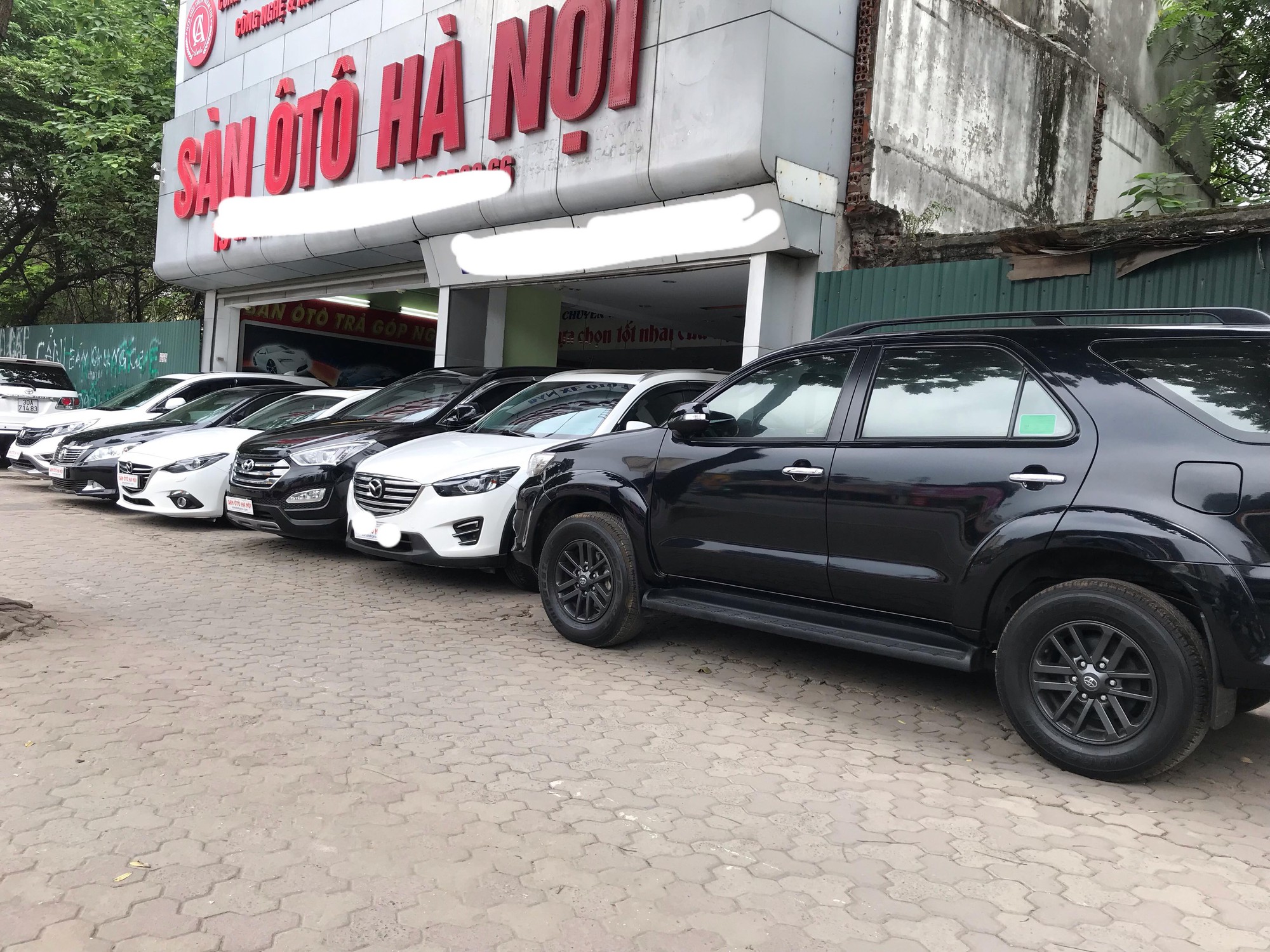 Sát nghỉ lễ, thuê xe trả giá cao 4 lần vẫn chẳng có mà đi - Ảnh 1. Sát nghỉ lễ, thuê xe trả giá cao 4 lần vẫn chẳng có mà đi - Ảnh 1.