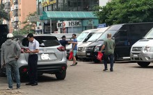 Sát nghỉ lễ, thuê xe trả giá cao 4 lần vẫn chẳng có mà đi