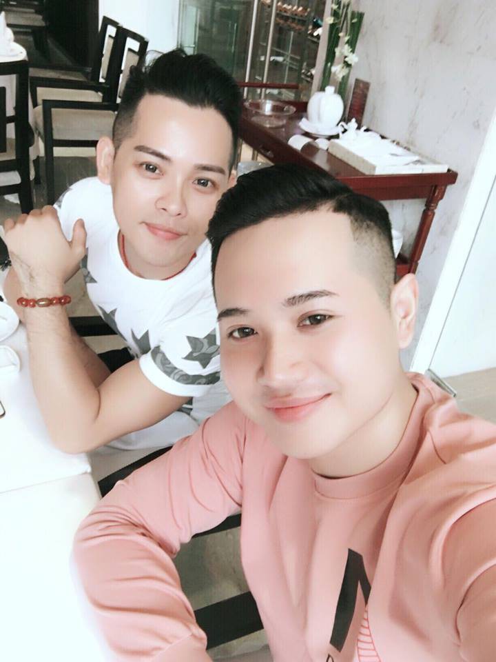 Chuyện tình cặp đồng tính điển trai: Cứ ngỡ làm bạn mà không ngờ yêu nhau từ lúc nào không hay - Ảnh 2.