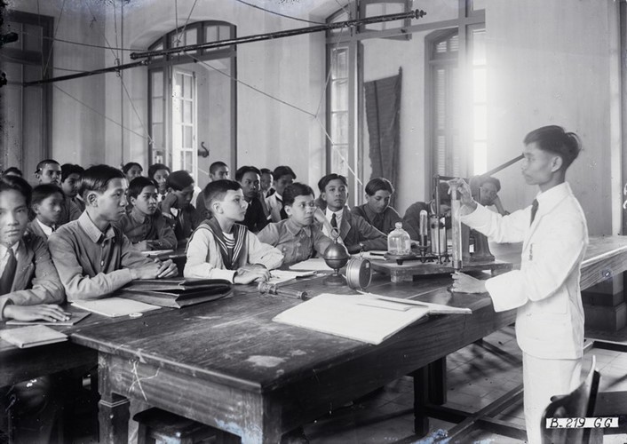 Ảnh độc trường Trung học nổi tiếng nhất Đông Dương ở Hà Nội - Ảnh 17. Ảnh độc trường Trung học nổi tiếng nhất Đông Dương ở Hà Nội - Ảnh 17.