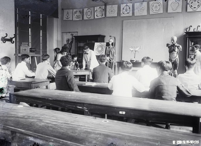 Ảnh độc trường Trung học nổi tiếng nhất Đông Dương ở Hà Nội - Ảnh 19. Ảnh độc trường Trung học nổi tiếng nhất Đông Dương ở Hà Nội - Ảnh 19.