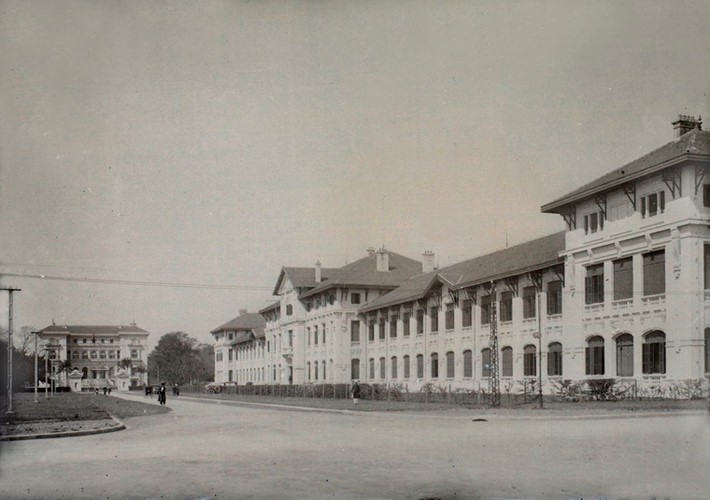 Ảnh độc trường Trung học nổi tiếng nhất Đông Dương ở Hà Nội - Ảnh 2. Ảnh độc trường Trung học nổi tiếng nhất Đông Dương ở Hà Nội - Ảnh 2.