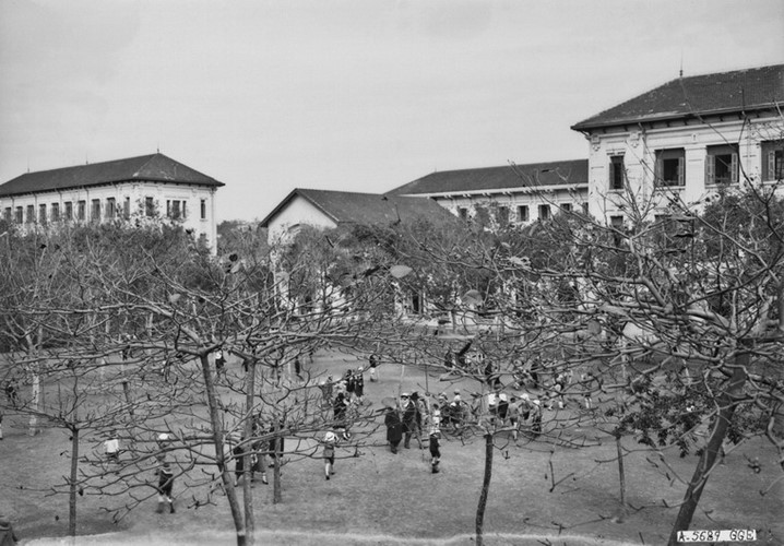 Ảnh độc trường Trung học nổi tiếng nhất Đông Dương ở Hà Nội - Ảnh 25. Ảnh độc trường Trung học nổi tiếng nhất Đông Dương ở Hà Nội - Ảnh 25.