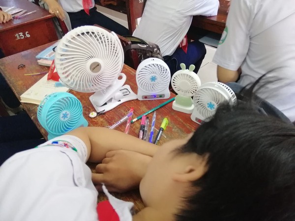 Vịt nhựa tan chảy, vịt lộn nở con vì nắng nóng cực điểm - Ảnh 6. Vịt nhựa tan chảy, vịt lộn nở con vì nắng nóng cực điểm - Ảnh 6.