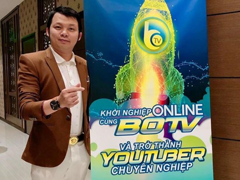 Trưởng nhóm thề kiếm triệu USD ở phố đi bộ Nguyễn Huệ làm đa cấp BOTV - Ảnh 1. Trưởng nhóm thề kiếm triệu USD ở phố đi bộ Nguyễn Huệ làm đa cấp BOTV - Ảnh 1.