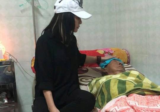 Tin mới nhất: Nghệ sĩ Lê Bình bị xuất huyết dạ dày, gia đình ngừng nhận quyên góp - Ảnh 1. Tin mới nhất: Nghệ sĩ Lê Bình bị xuất huyết dạ dày, gia đình ngừng nhận quyên góp - Ảnh 1.