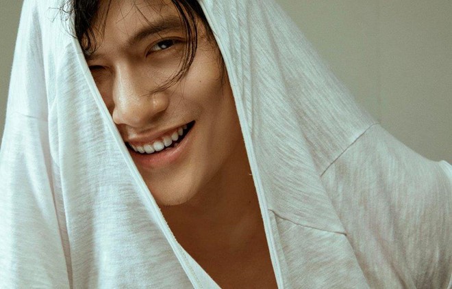 Nhan sắc một chín một mười của vua và thị vệ trong MV mới của Chi Pu - Ảnh 8.