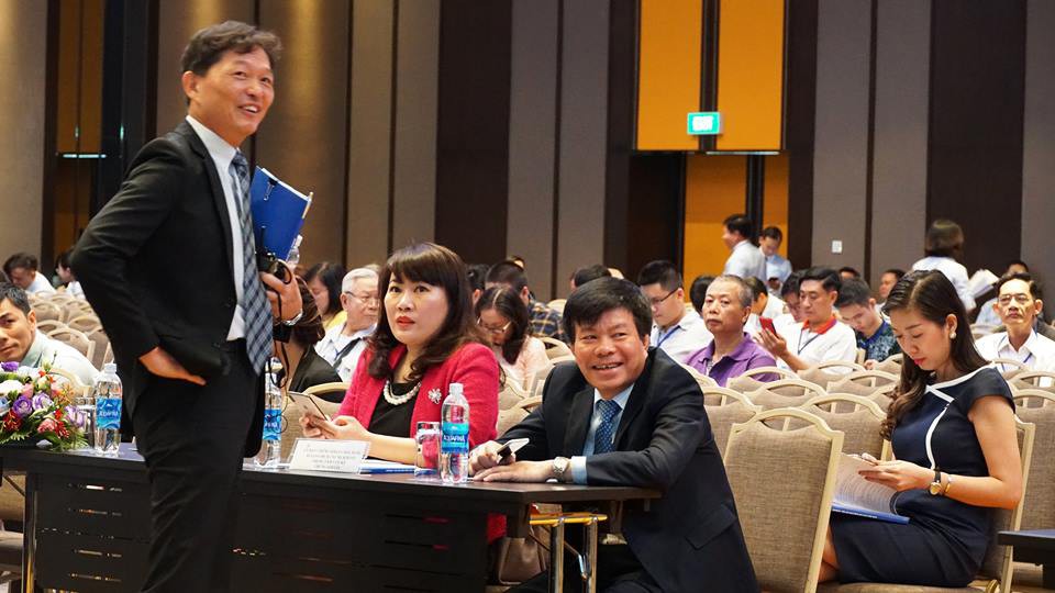 Đại hội đồng cổ đông Eximbank năm 2019: Liên tục dời thời gian chờ, cổ đông vẫn không đến dự - Ảnh 1.