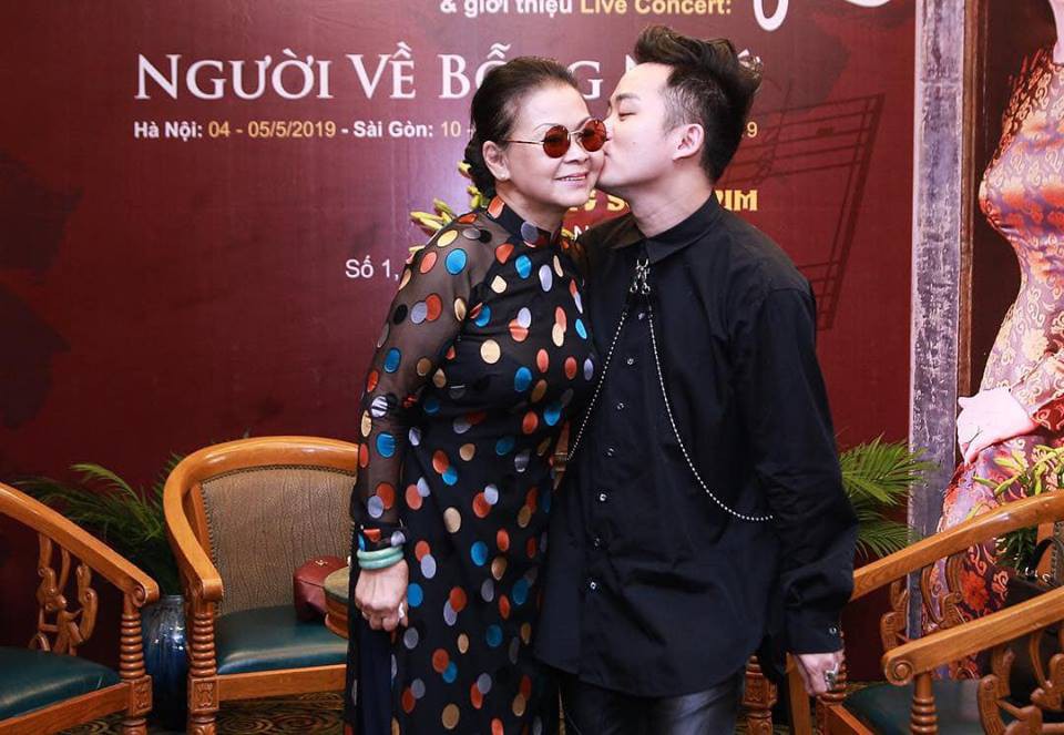 Sao Việt hôm nay (26/4): Võ Hoàng Yến hóa nữ thần đu đủ, Tùng Dương bày tỏ niềm hạnh phúc đứng chung sân khấu với nghệ sĩ gạo cội - Ảnh 5.