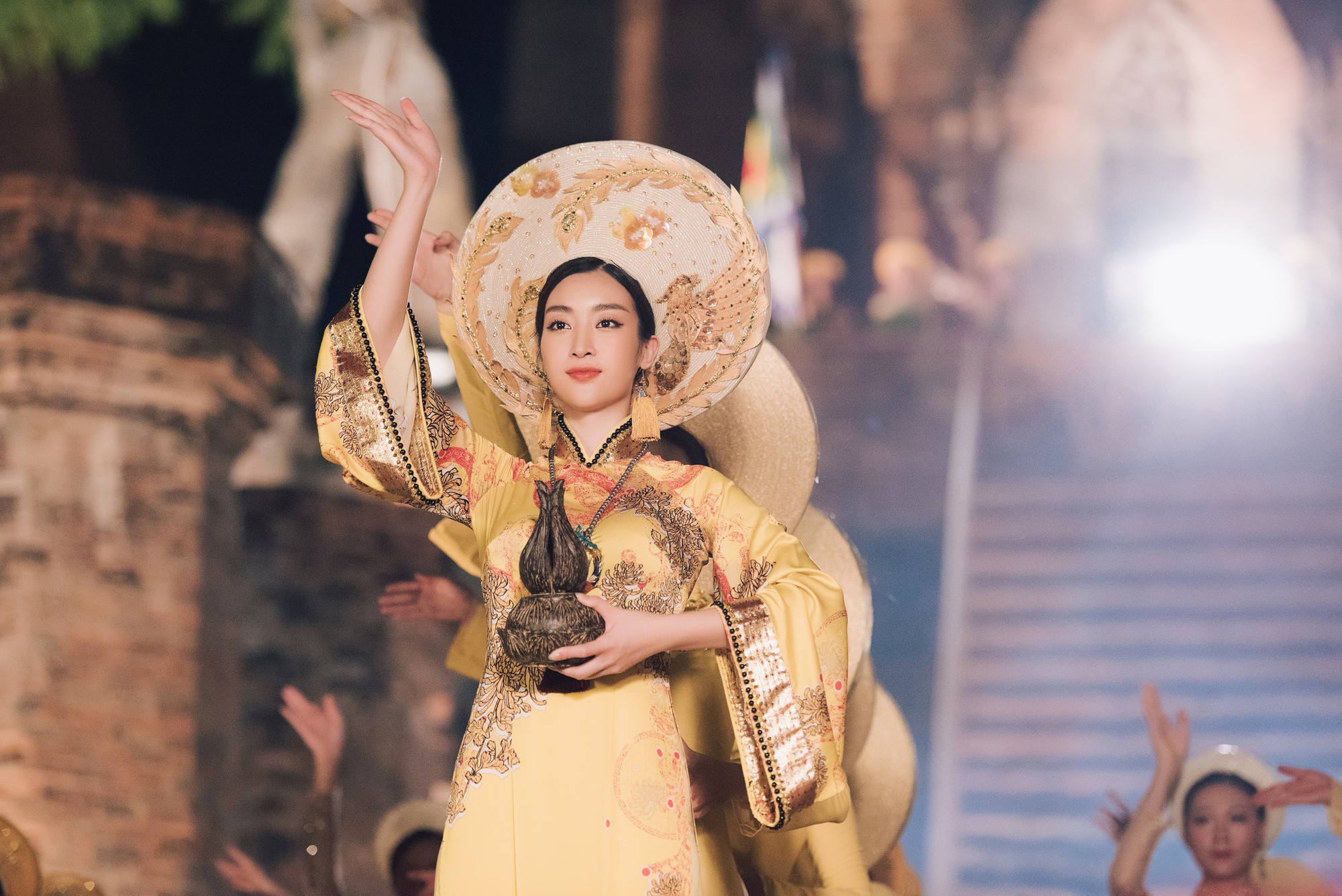 Đỗ Mỹ Linh trở thành đại sứ lễ hội Trầm hương Khánh Hòa - Ảnh 3. Đỗ Mỹ Linh trở thành đại sứ lễ hội Trầm hương Khánh Hòa - Ảnh 3.