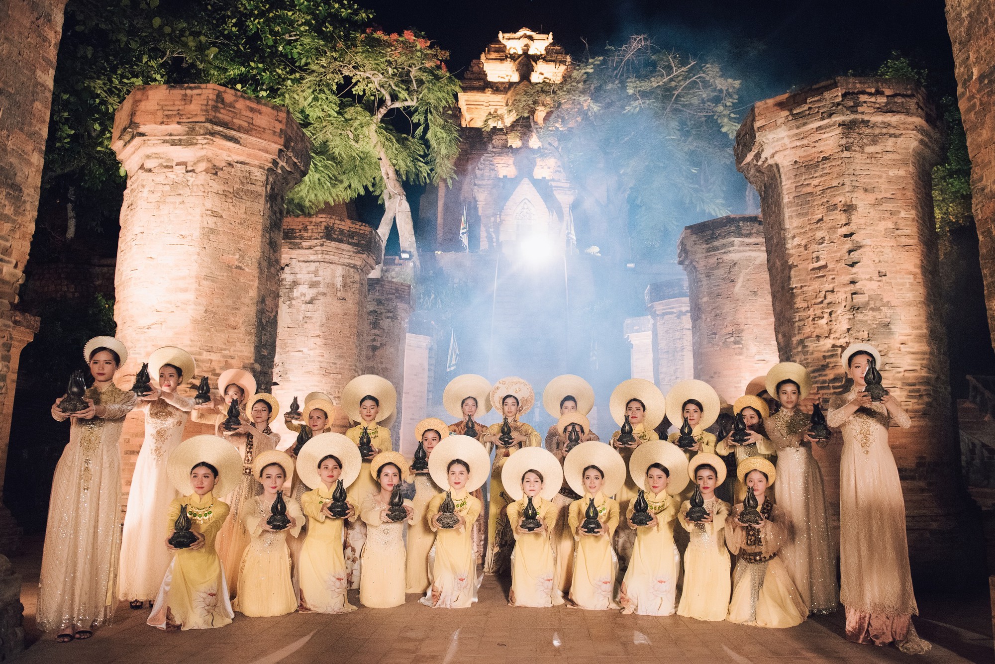 Đỗ Mỹ Linh trở thành đại sứ lễ hội Trầm hương Khánh Hòa - Ảnh 6. Đỗ Mỹ Linh trở thành đại sứ lễ hội Trầm hương Khánh Hòa - Ảnh 6.