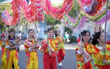 Nha Trang: Du khách mãn nhãn với lễ hội Lân Sư Rồng đường phố