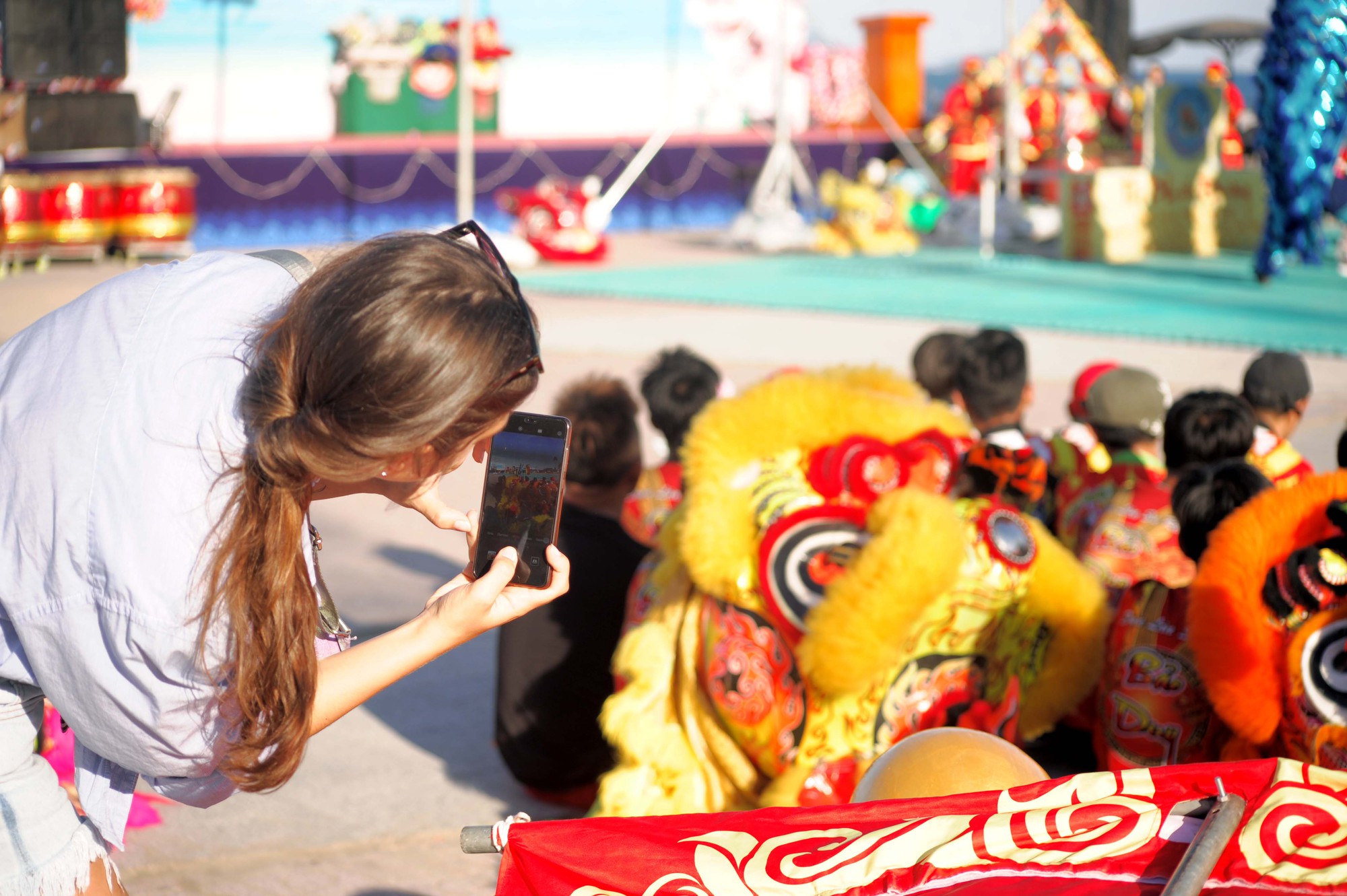 Nha Trang: Du khách mãn nhãn với lễ hội Lân Sư Rồng đường phố - Ảnh 9. Nha Trang: Du khách mãn nhãn với lễ hội Lân Sư Rồng đường phố - Ảnh 9.
