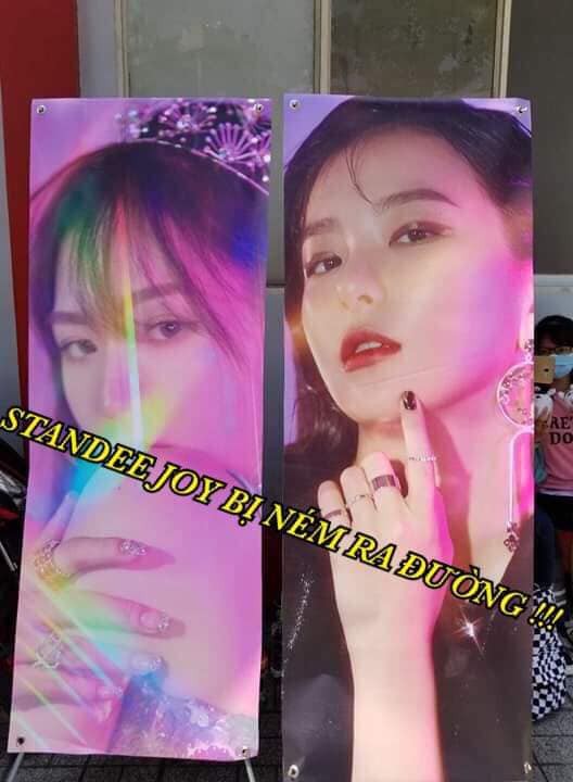 Bức ảnh của nhóm Red Velvet bị người dân ném ra đường, fan Việt bức xúc vì hành động thiếu văn hóa - Ảnh 1. Bức ảnh của nhóm Red Velvet bị người dân ném ra đường, fan Việt bức xúc vì hành động thiếu văn hóa - Ảnh 1.