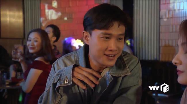 Về nhà đi con tập 14: Cay cú vì bị coi như con mồi, Thư lập kế khiến Vũ bị gái già cưỡng hiếp trong nhà nghỉ - Ảnh 2. Về nhà đi con tập 14: Cay cú vì bị coi như con mồi, Thư lập kế khiến Vũ bị gái già cưỡng hiếp trong nhà nghỉ - Ảnh 2.