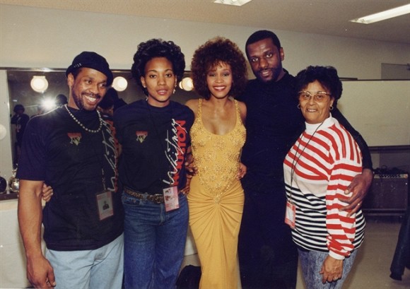 Mối tình đồng tính của Whitney Houston lần đầu tiên được tiết lộ khiến nhiều người bất ngờ - Ảnh 3. Mối tình đồng tính của Whitney Houston lần đầu tiên được tiết lộ khiến nhiều người bất ngờ - Ảnh 3.