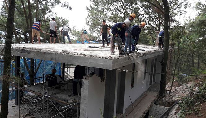 Cưỡng chế đất rừng Sóc Sơn: Vì sao nhà Mỹ Linh, phủ Thành Chương bình an? - Ảnh 1. Cưỡng chế đất rừng Sóc Sơn: Vì sao nhà Mỹ Linh, phủ Thành Chương bình an? - Ảnh 1.