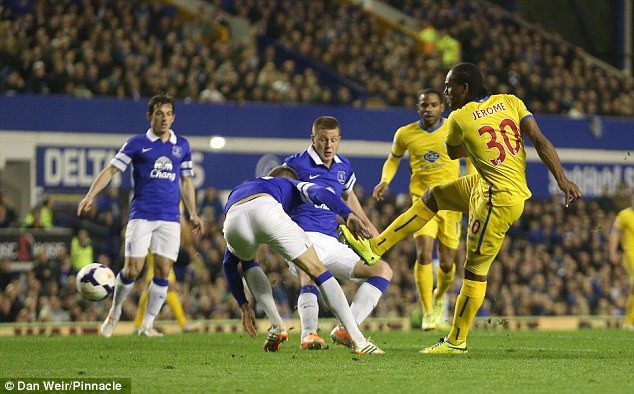 Nhận định Crystal Palace vs Everton (21h00 27/04): Vòng 36 giải Ngoại hạng Anh - Ảnh 1. Nhận định Crystal Palace vs Everton (21h00 27/04): Vòng 36 giải Ngoại hạng Anh - Ảnh 1.